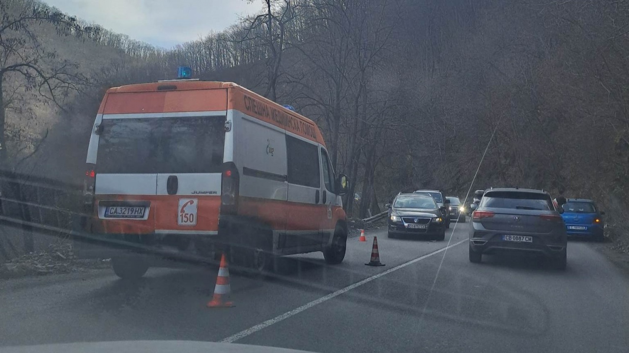Инцидент блокира пътя София – Самоков.
Огромни задръствания са се образували