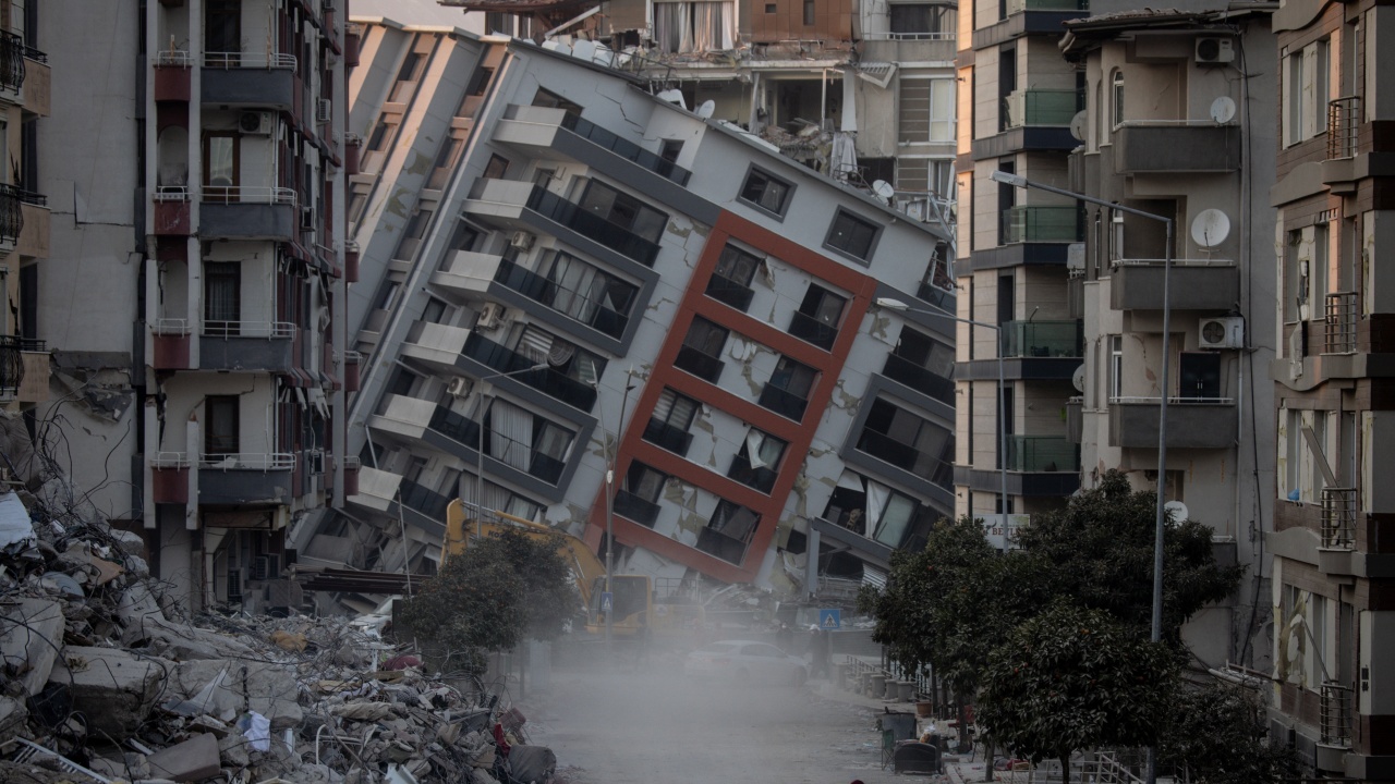 Намериха два милиона долара под развалините в Турция