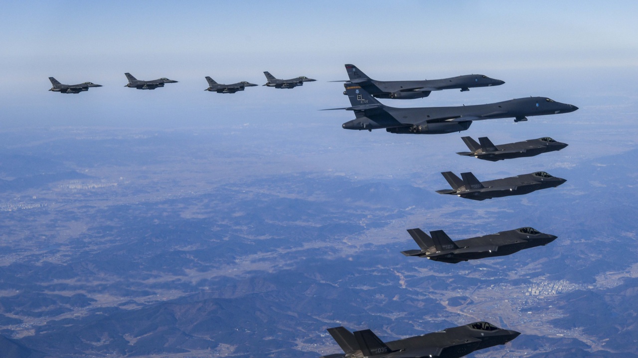 САЩ проведоха двустранни военновъздушни учения с Южна Корея и Япония