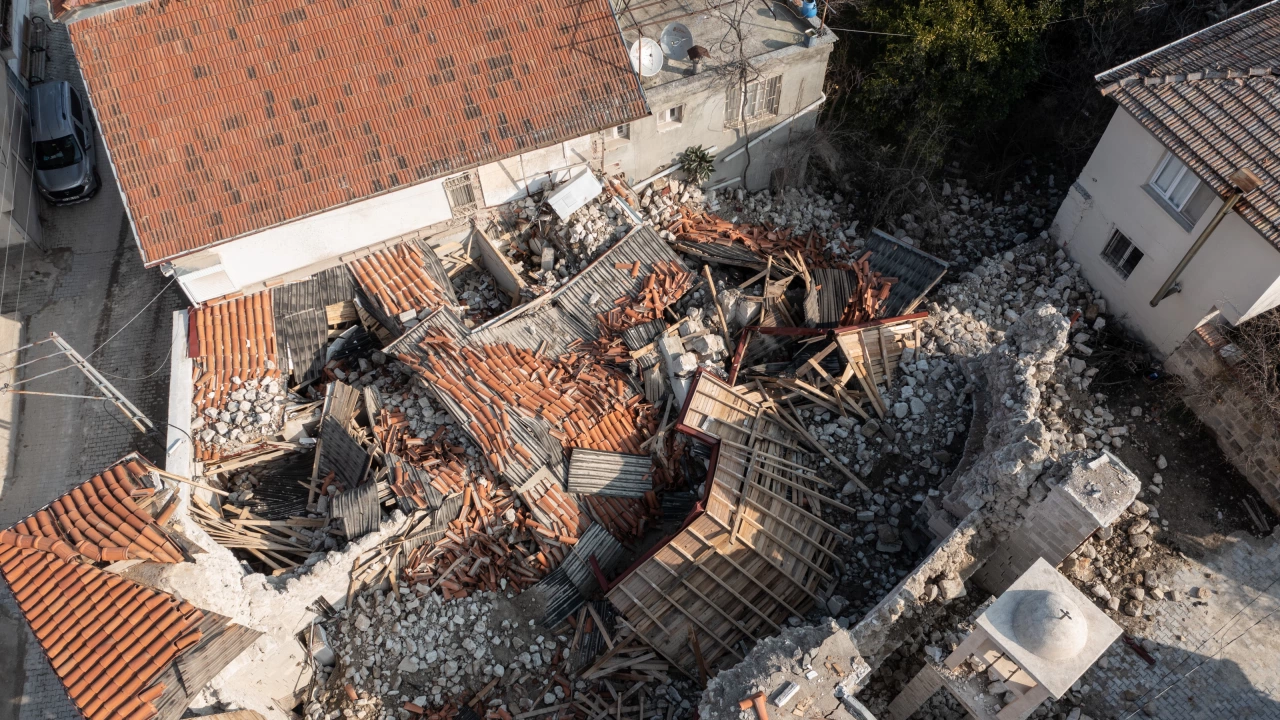 Фазата на спасяването след голямото земетресение ударило Турция и Сирия