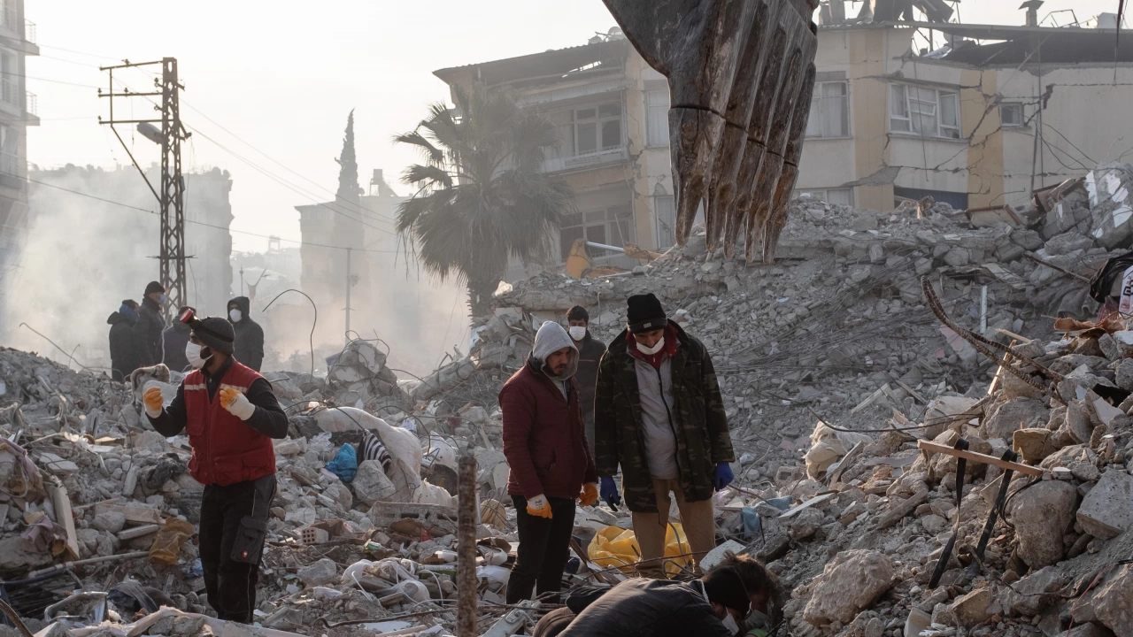 Броят на хората загинали при разрушителното земетресение в Турция и