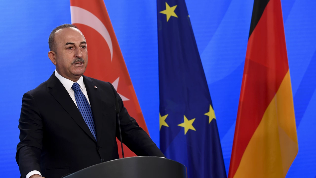 Турският външен министър Мевлют Чавушоглу отхвърли твърдения за засилен бежански