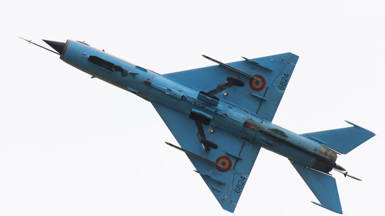 Два изтребителя МиГ 21 от румънските военновъздушни сили ВВС бяха вдигнати