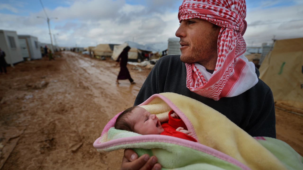Въоръжени бунтовници са искали да отвлекат бебето родено под развалините