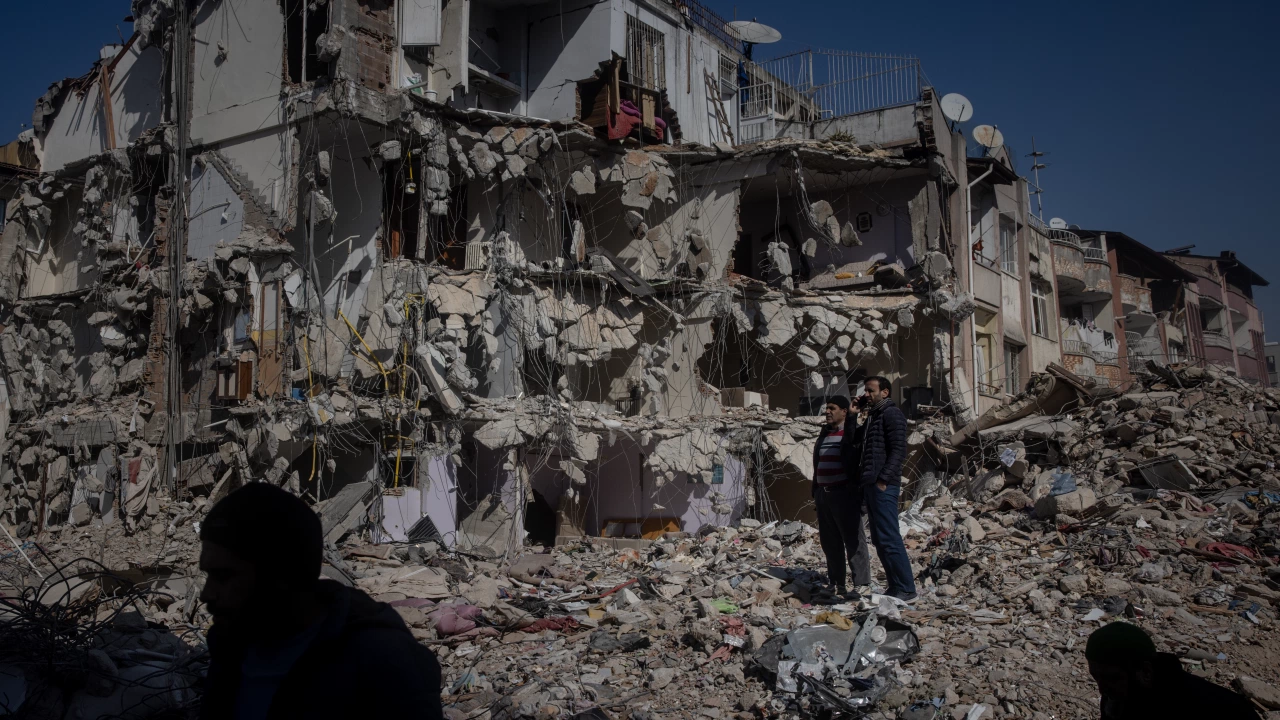 Турция съобщи че общо 50 576 сгради са разрушени или