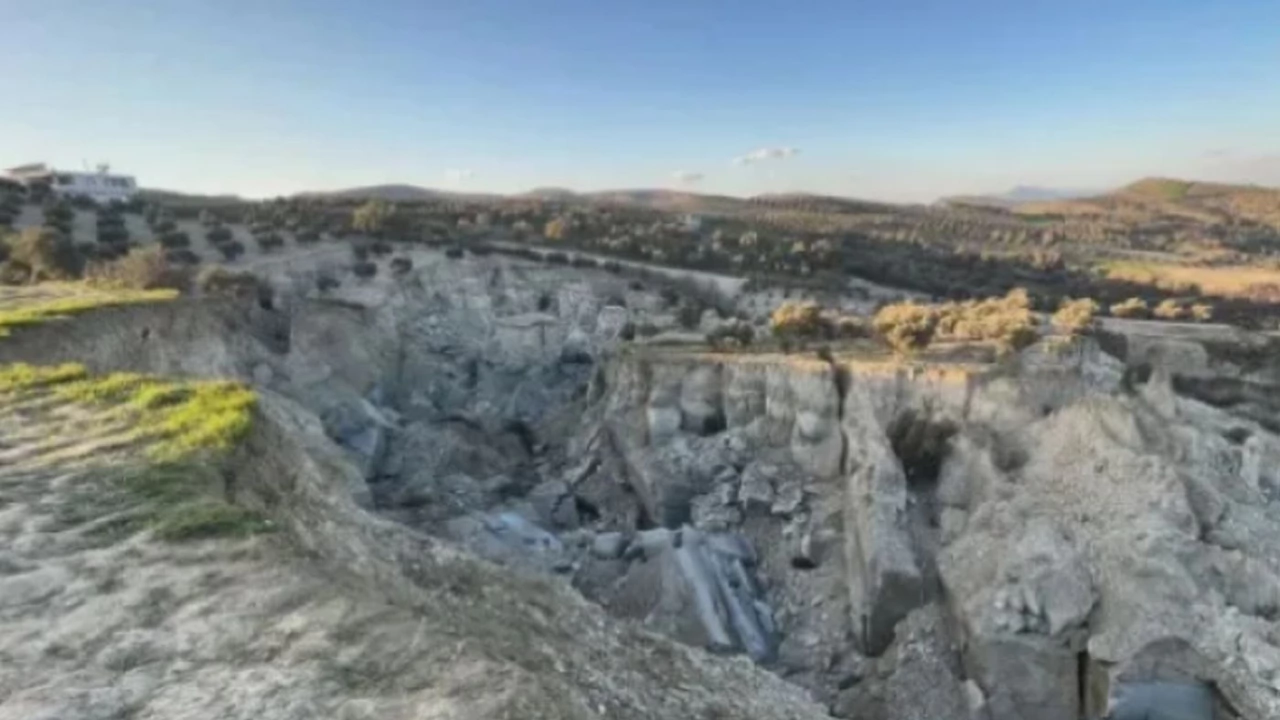 Нов каньон се образува след земетресението в Турция  Трусът от 7 8 по