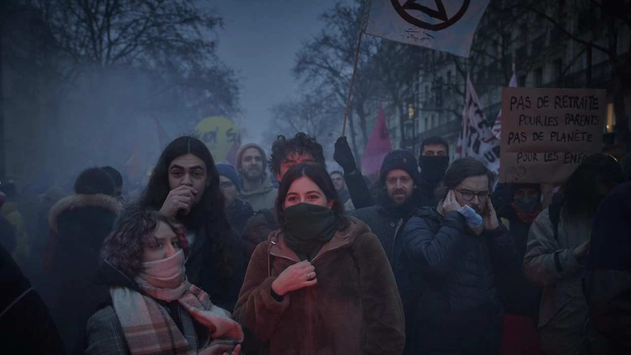 Франция е блокирана от пореден ден на стачки срещу проекта