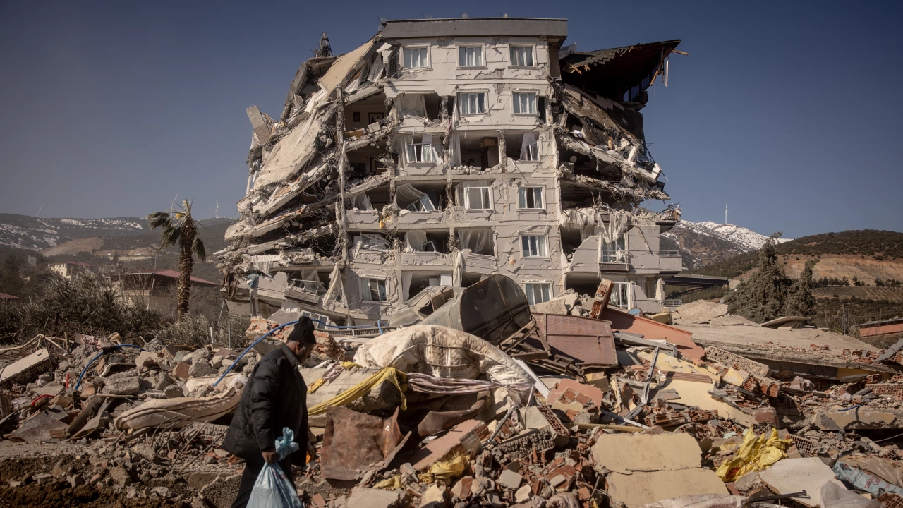 След опустошителните земетресения в Турция отнели живота на над 40