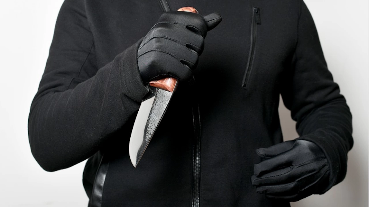 Психично болен мъж нападна 14 годишно момче с нож Детето е