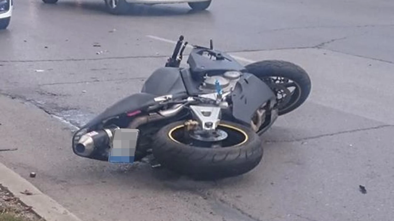 Катастрофа между джип и мотоциклет е станала на столичния булевард