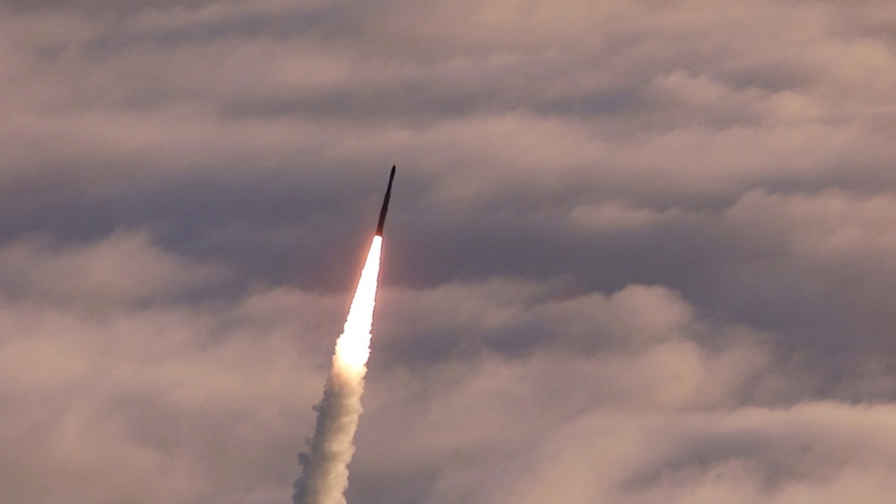 Северна Корея изстреля две балистични ракети и предупреди, че ще превърне Тихия океан "в полигон"