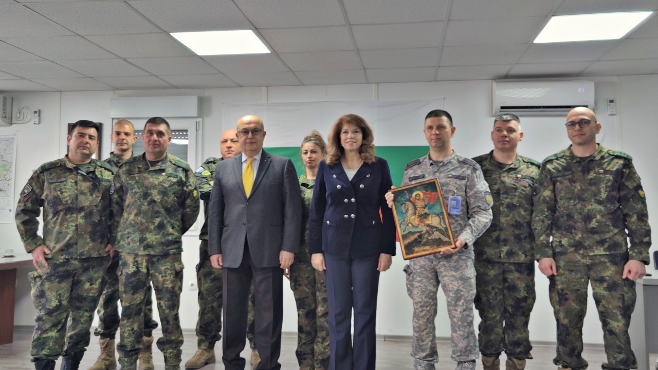 Вицепрезидентът Йотова се срещна с българския военен контингент в Косово