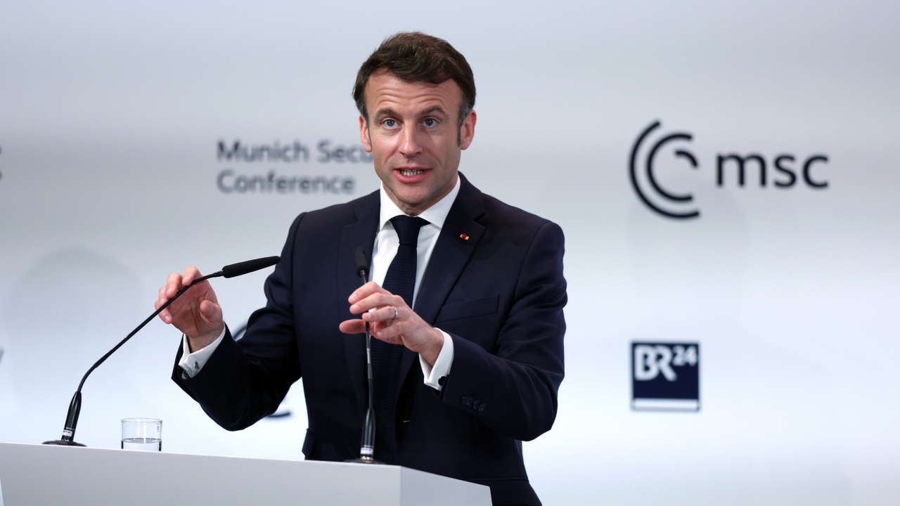 Макрон защити пенсионната си реформа като ключова за френската икономика