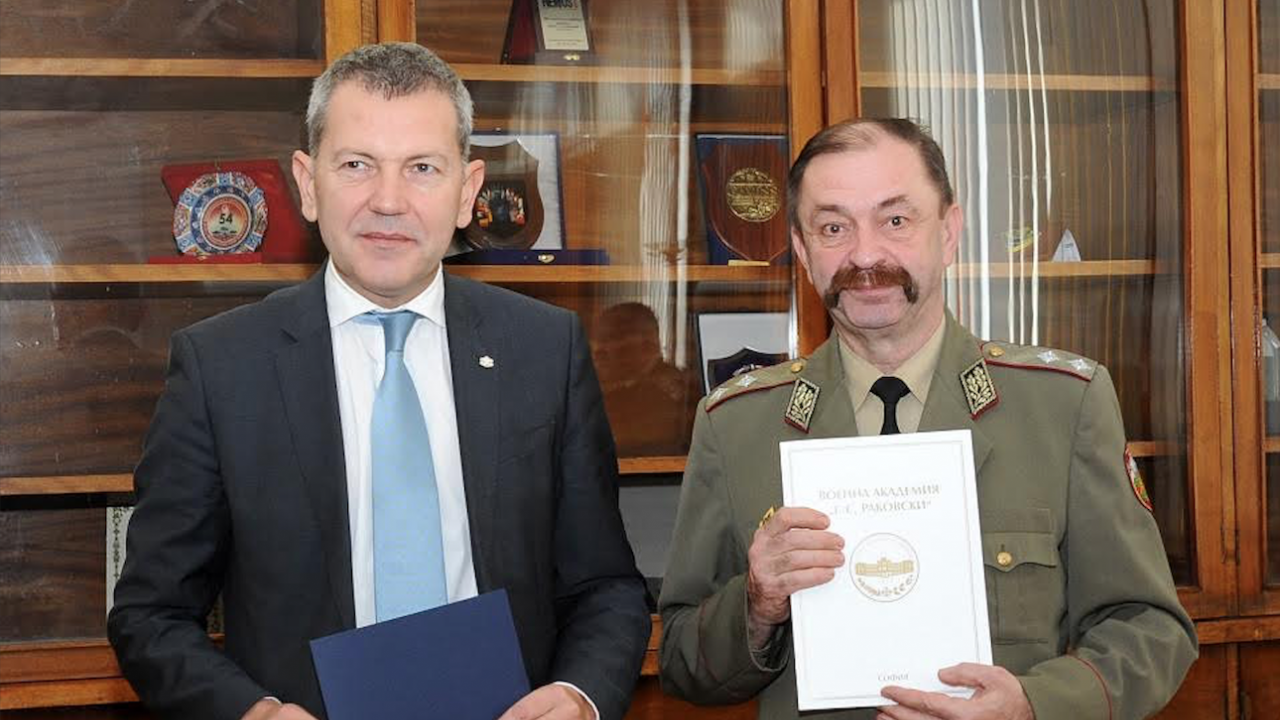 МЕУ и Военната академия подписаха споразумение за сътрудничество