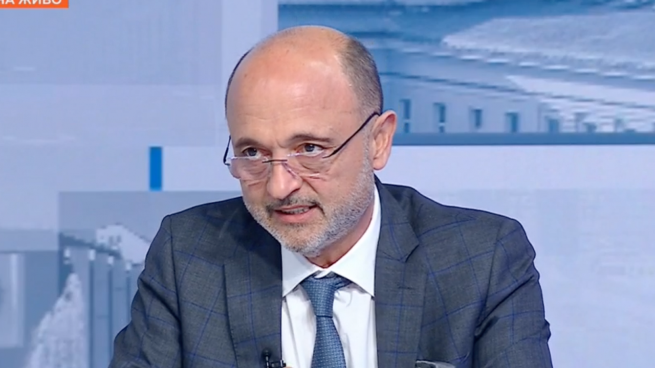 Меджидиев: Докато аз съм министър, ЕК няма да задължи България да купува ненужни COVID ваксини 