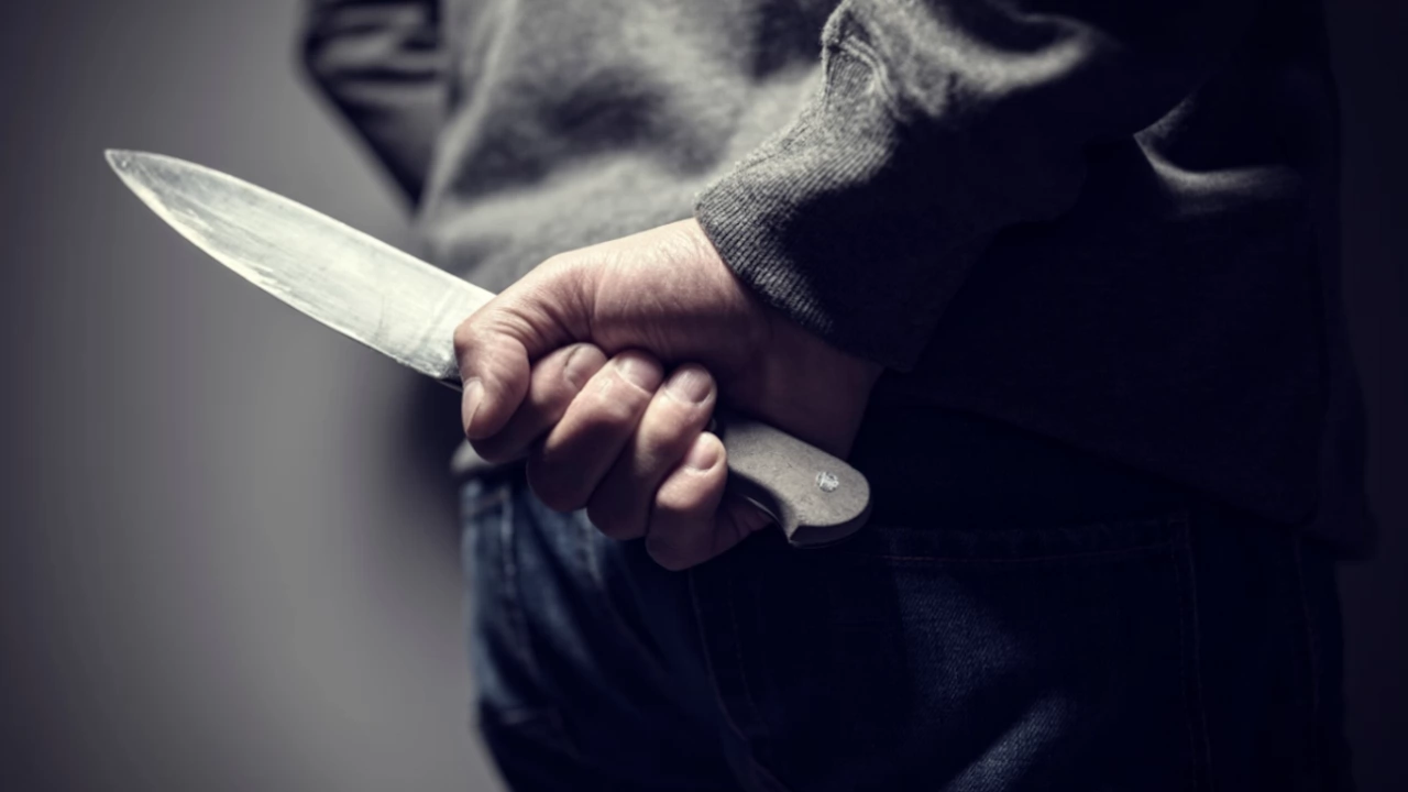 Задържаха пиян мъж заплашвал деца с нож в Първомай съобщиха от полицията