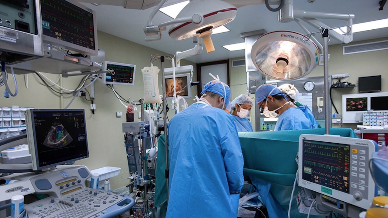 Трима гръдни хирурзи извършиха за пръв път в страната ни