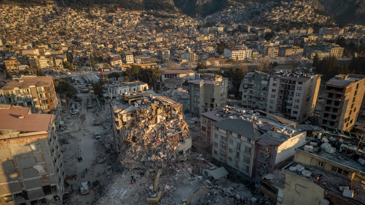 90 вторични труса последваха вчерашното земетресение в турската провинция Хатай