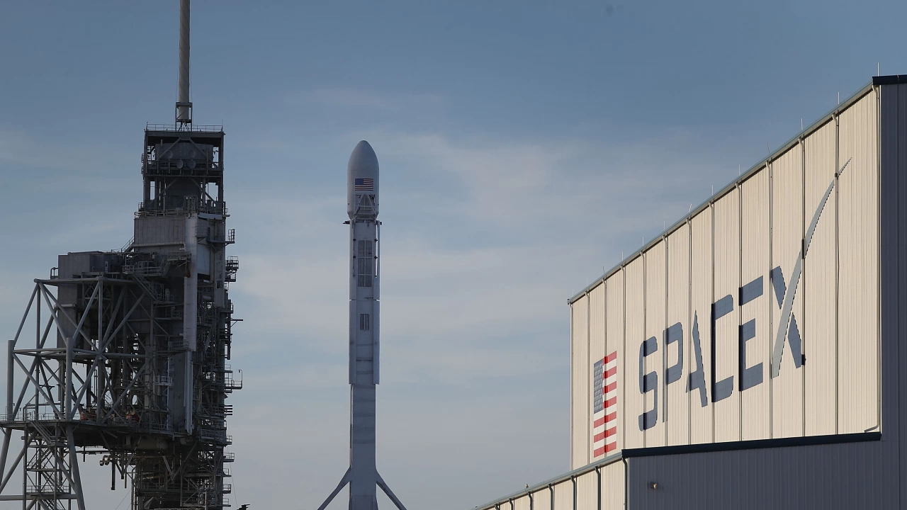 НАСА обяви че изстрелването на ракета Фалкон 9  на компанията Спейс Екс