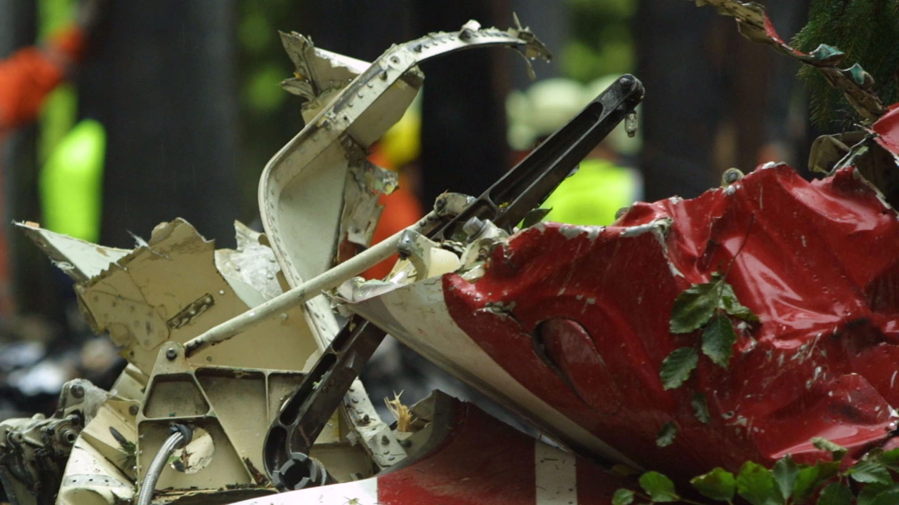 Четирима души загинаха при падане на самолет в Словакия Това съобщи