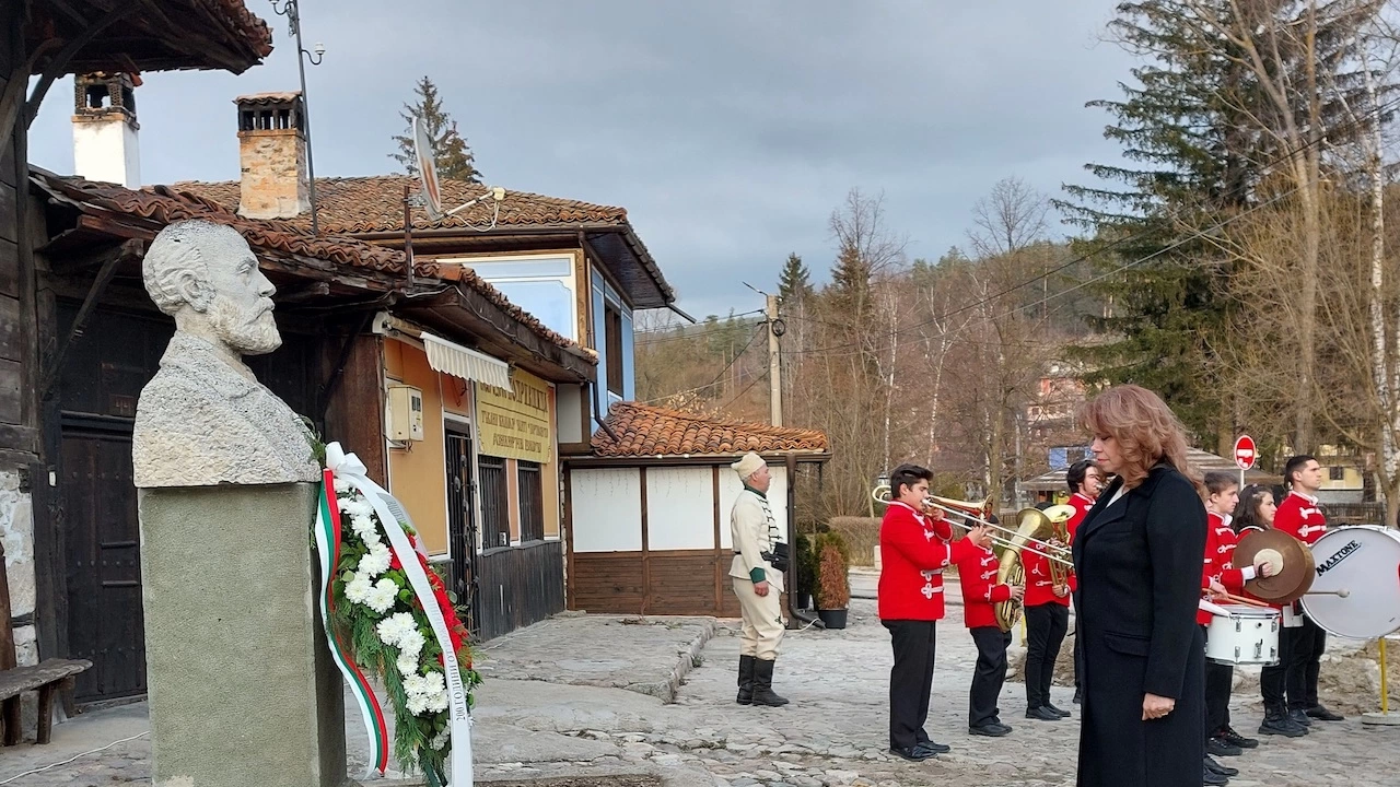 Вицепрезидентът беше гост в Копривщица на честването на 200 години