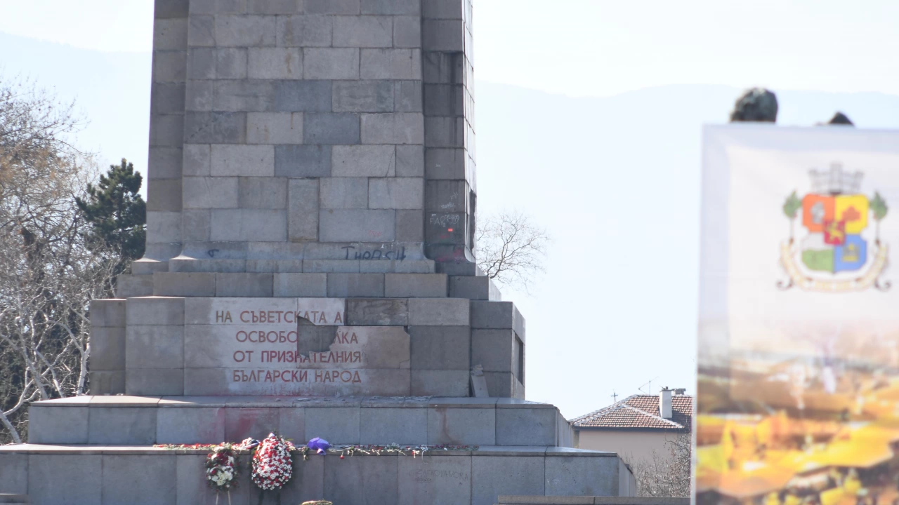 Плочите с надписа от паметника на Съветската армия трябва да