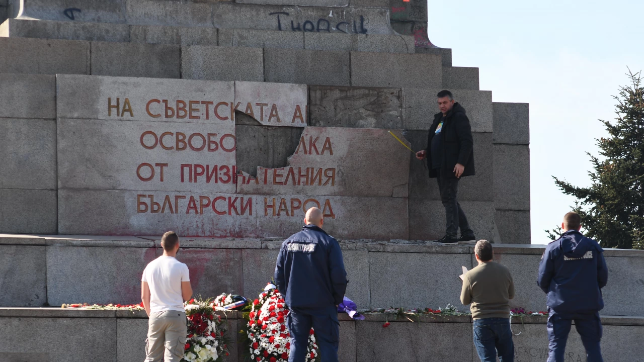 Казусът с паметниците е част от предизборната кампания Обикновено десните първо