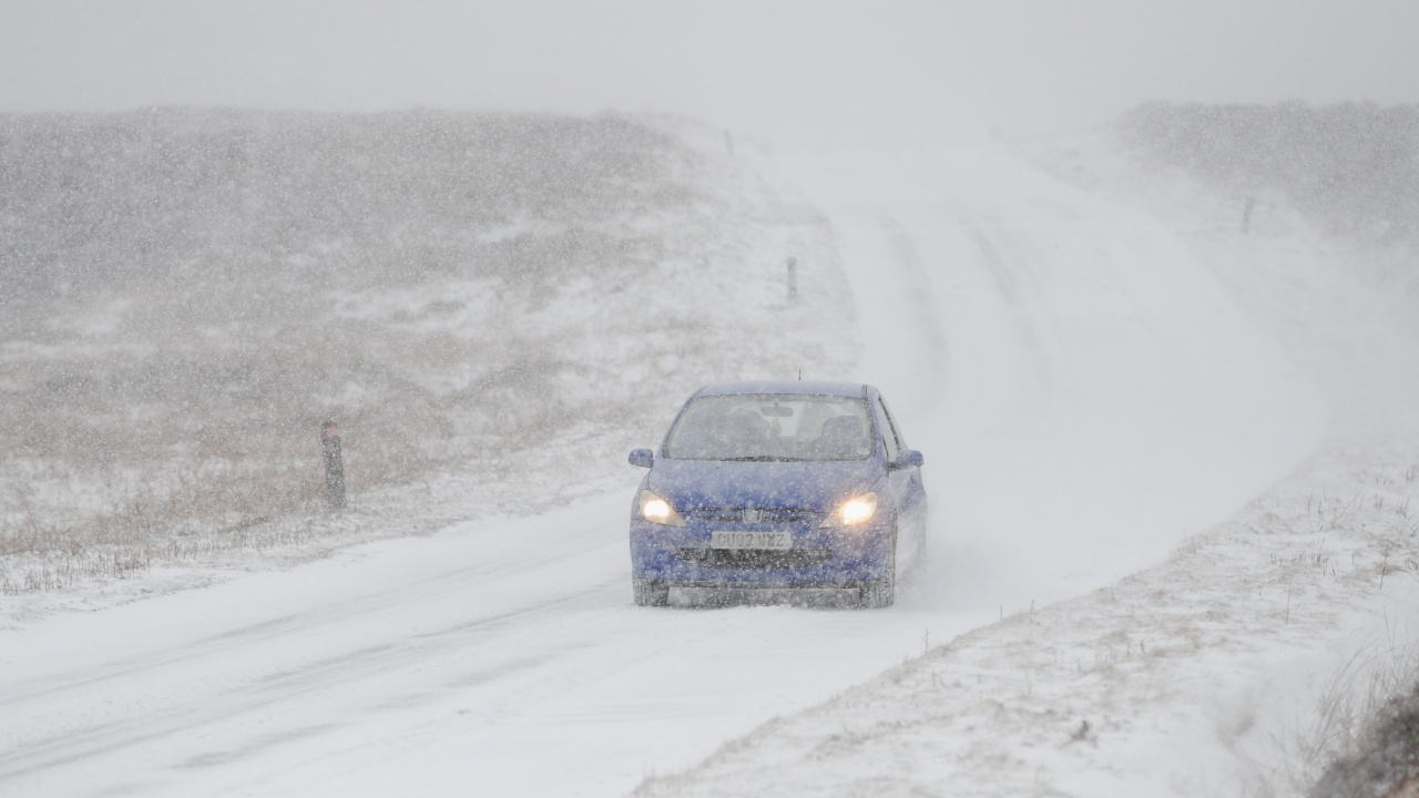 Затворени пътища в Хърватия заради сняг и вятър
