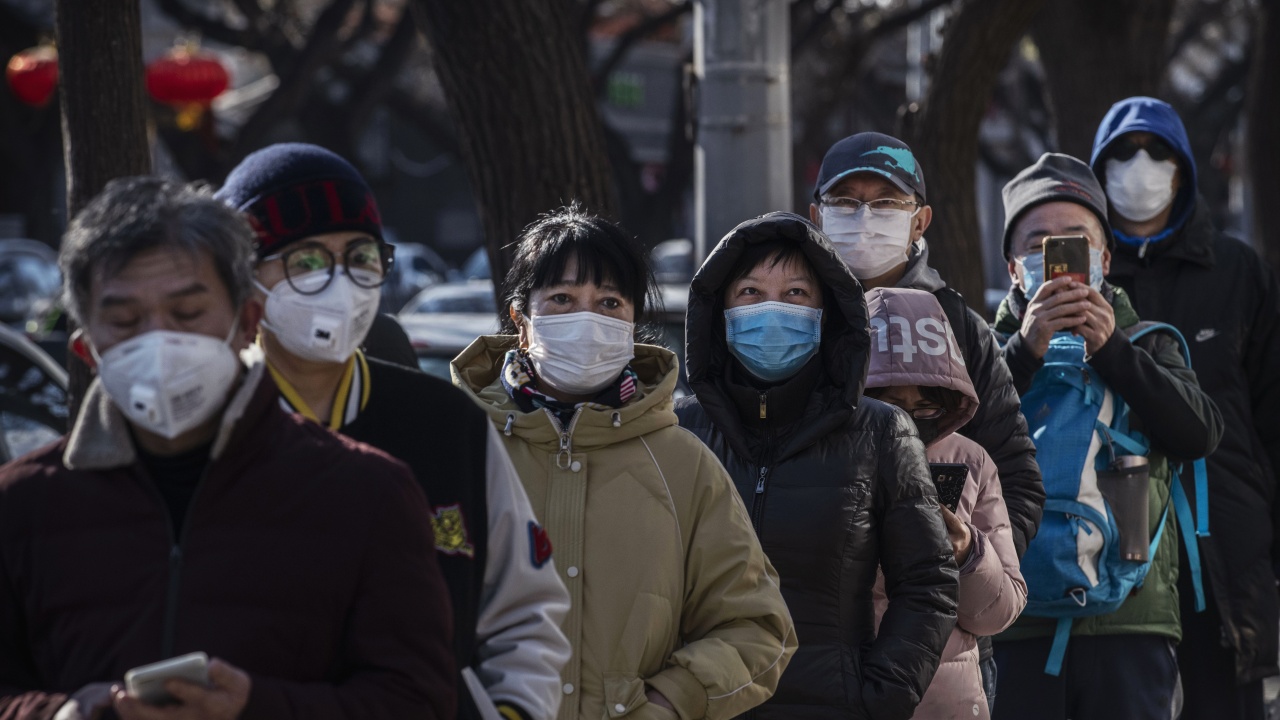В Хонгконг задължителното носене на маски пада едва сега -