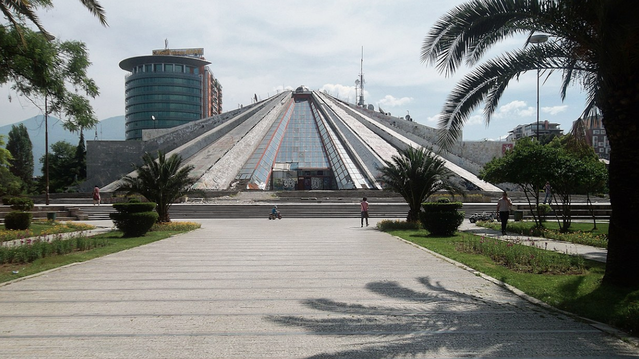 Пирамидата в Тирана ще се превърне в основна туристическа атракция