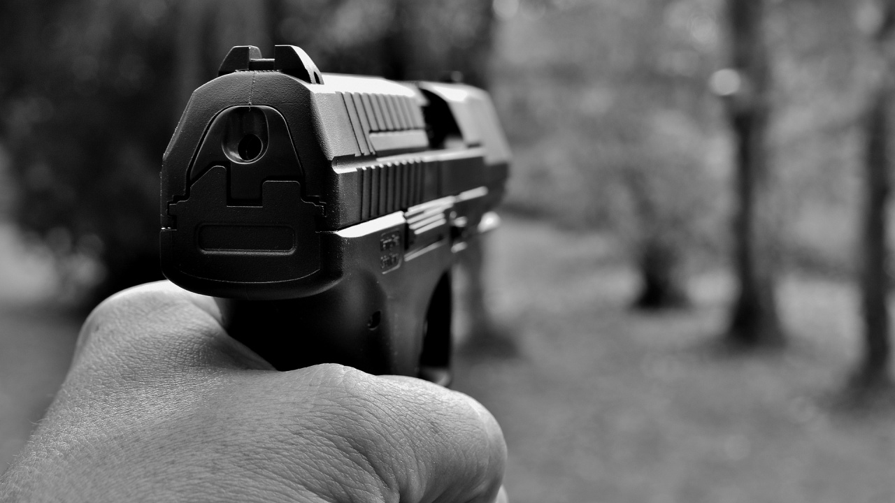 15-годишен стреля с пистолет по тролейбус в Плевен