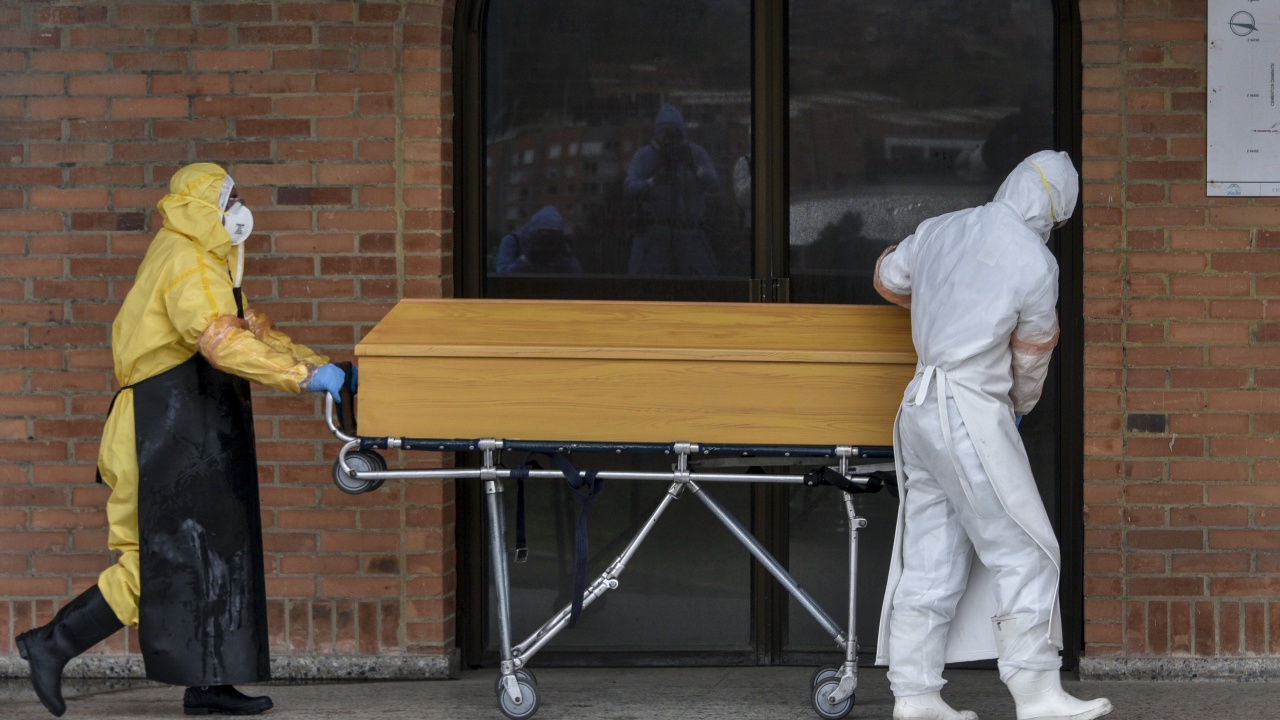 Връщат телата на загиналите във влаковата катастрофа в Гърция на близките им в затворени ковчези