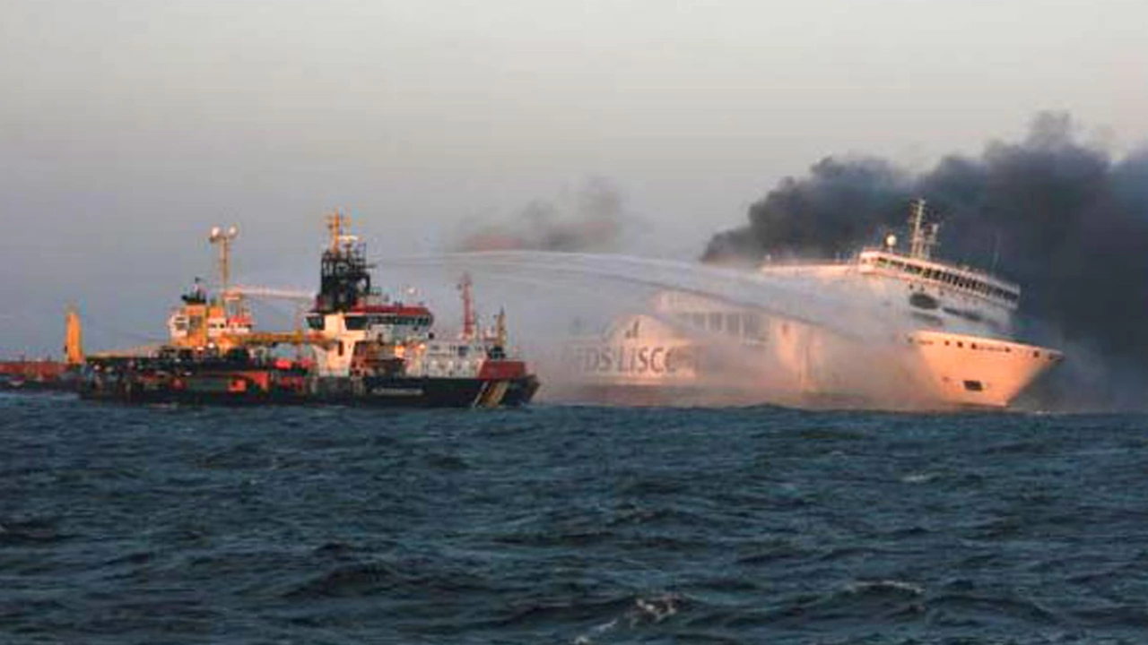 Тридесет пътници пострадаха днес при пожар на ферибот в Мраморно
