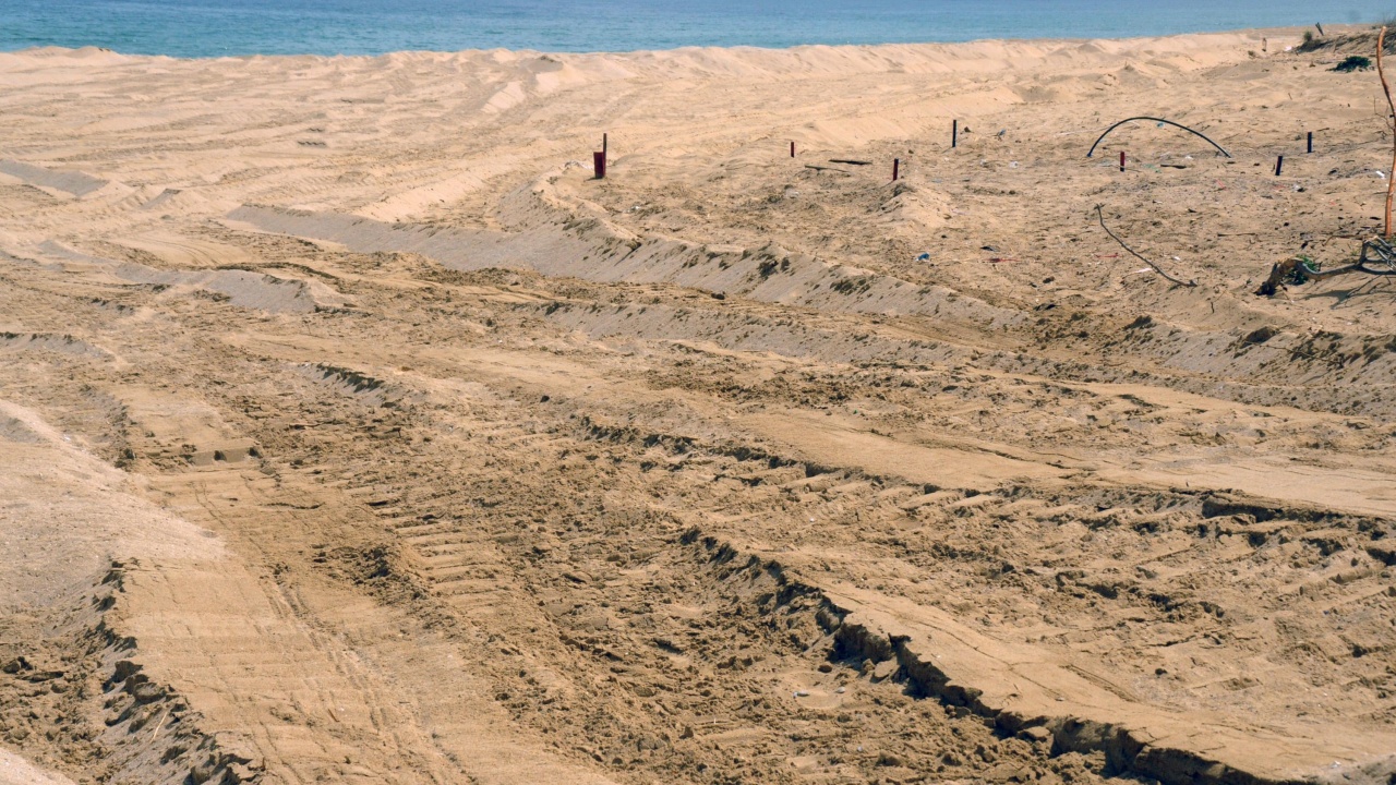 Търсят с GPS дюните на плажа в Равда и дали са разрушени
