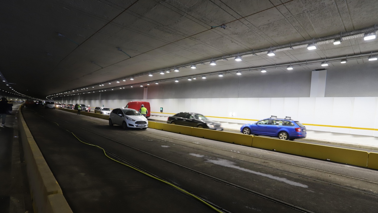 След 7-месечен цялостен ремонт, пускат движението в столичния тунел Люлин“.