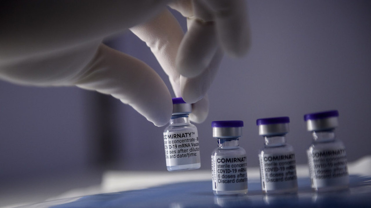 България ще иска прекратяване на договора с "Пфайзер" за доставка на ваксини