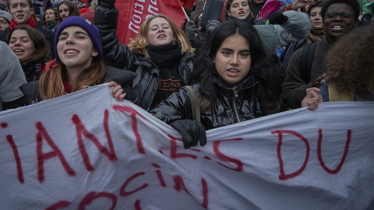 Младото поколение във Франция се вдигна на протест срещу пенсионната реформа