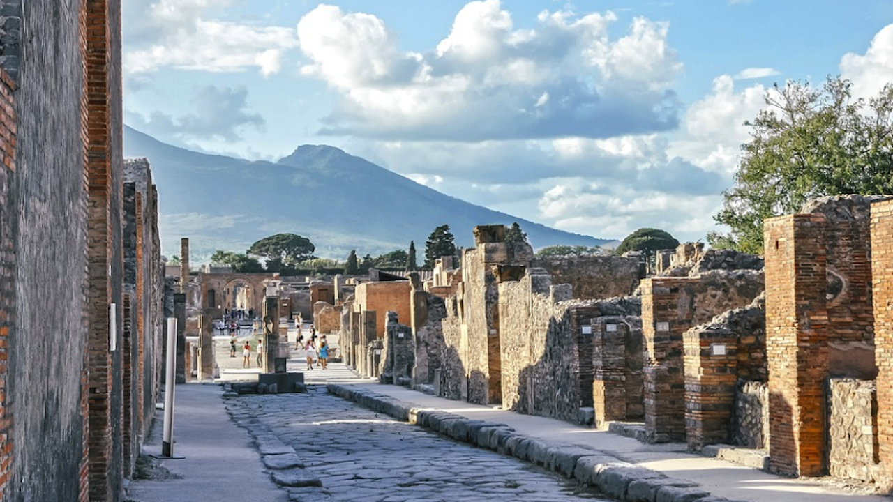 Стадо овце спасява руините на древния римски град Помпей, унищожен