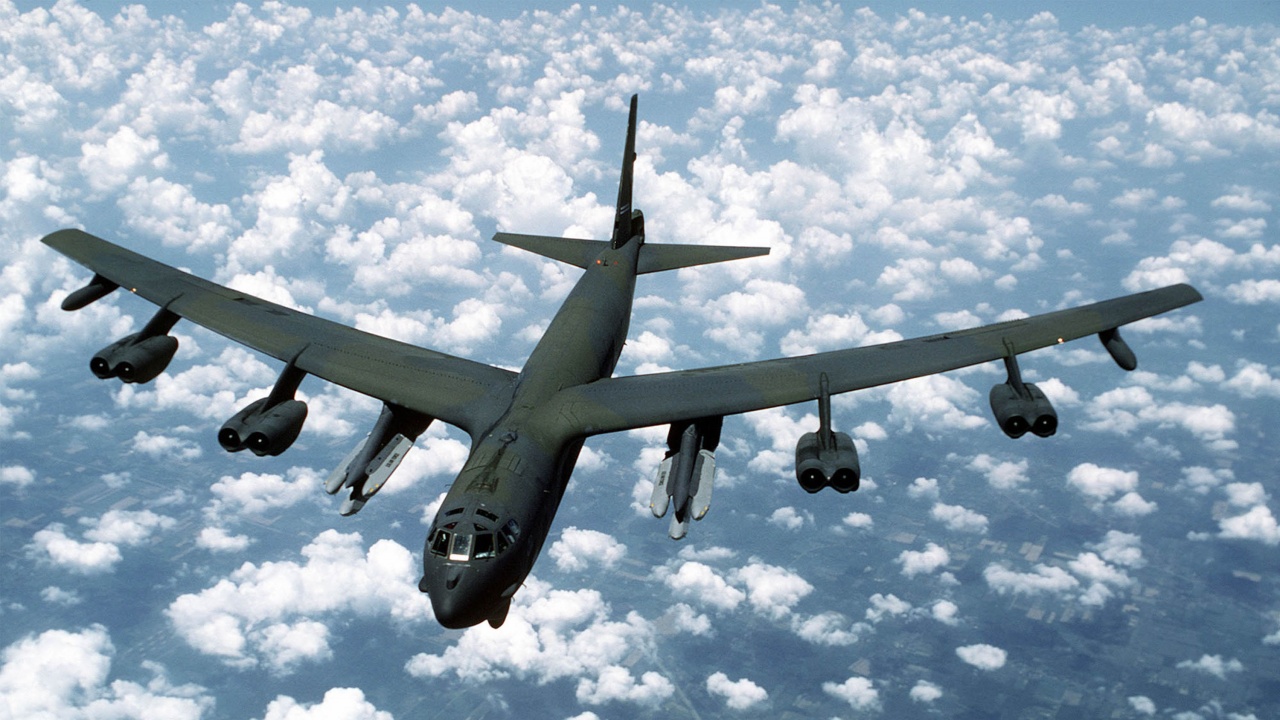 Два стратегически американски бомбардировача Boeing B-52H Stratofortress летяха над Хасково