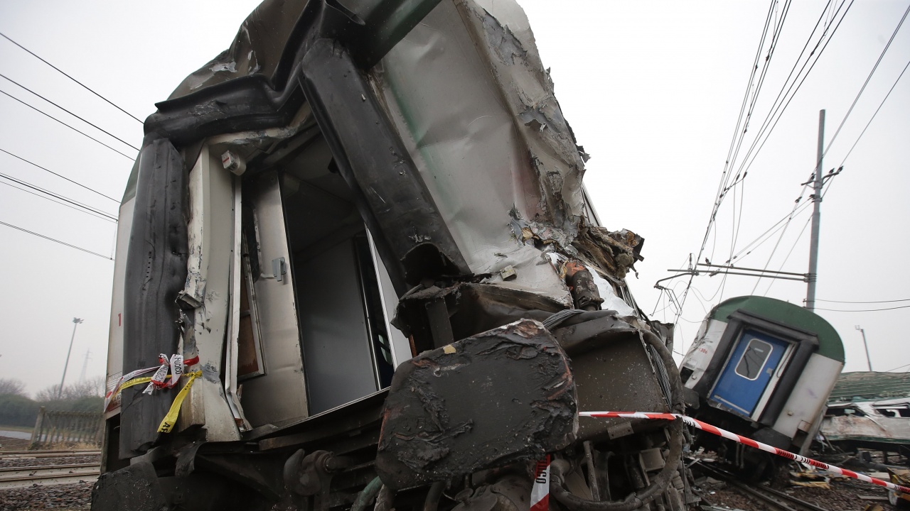 Тежки обвинения срещу още трима железопътни служители заради влаковата трагедия в Гърция