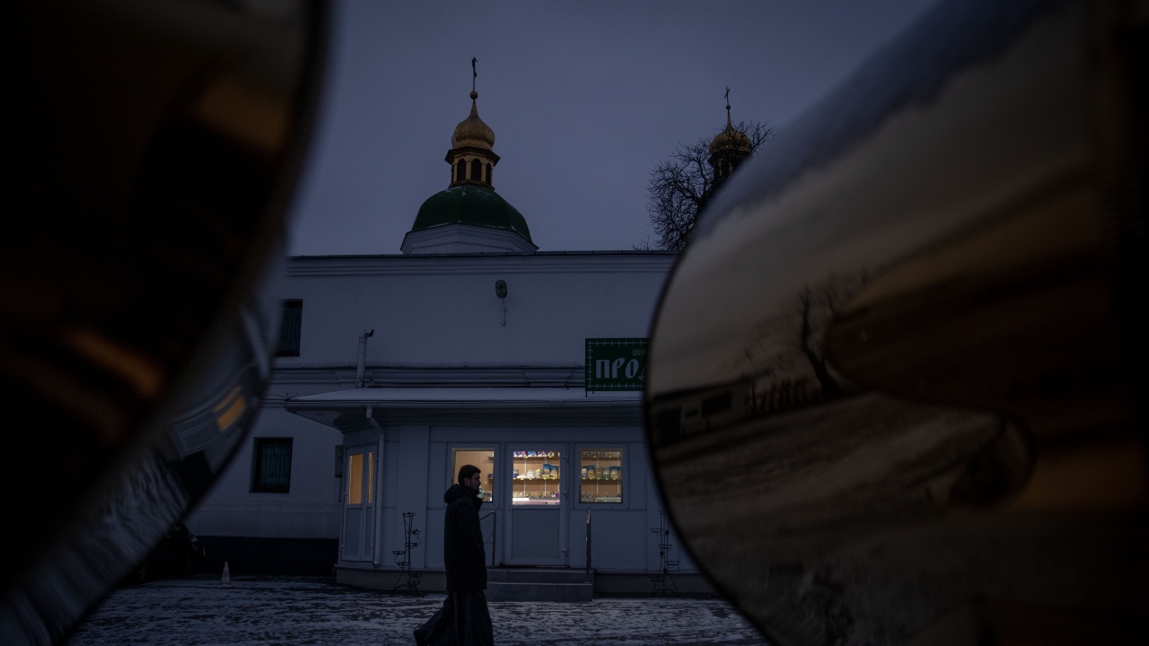 Украйна нареди на свързаната с Русия православна църква да напусне киевски манастир