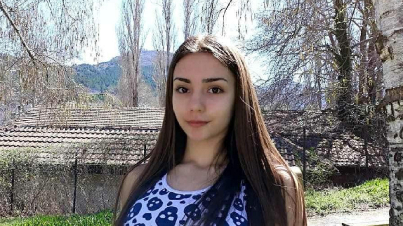19-годишната Анита Чобанова от Асеновград, която претърпя чернодробна трансплантация -