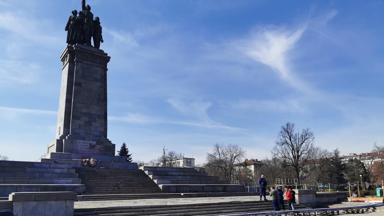 Първа стъпка към премахването на Паметника на Съветската армия от центъра на