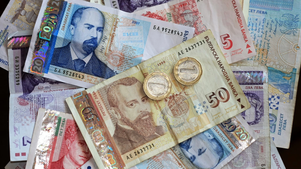 Митническите служители откриха недекларирана валута с левова равностойност 2 181