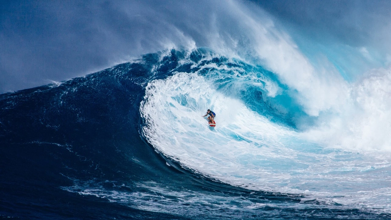 Изкуствена вълна с височина 30 метра за сърфисти е изградена