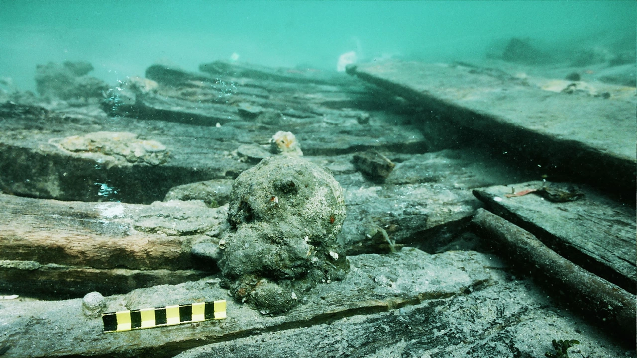 Археолози откриха запазени подправки върху останките на кралски кораб в