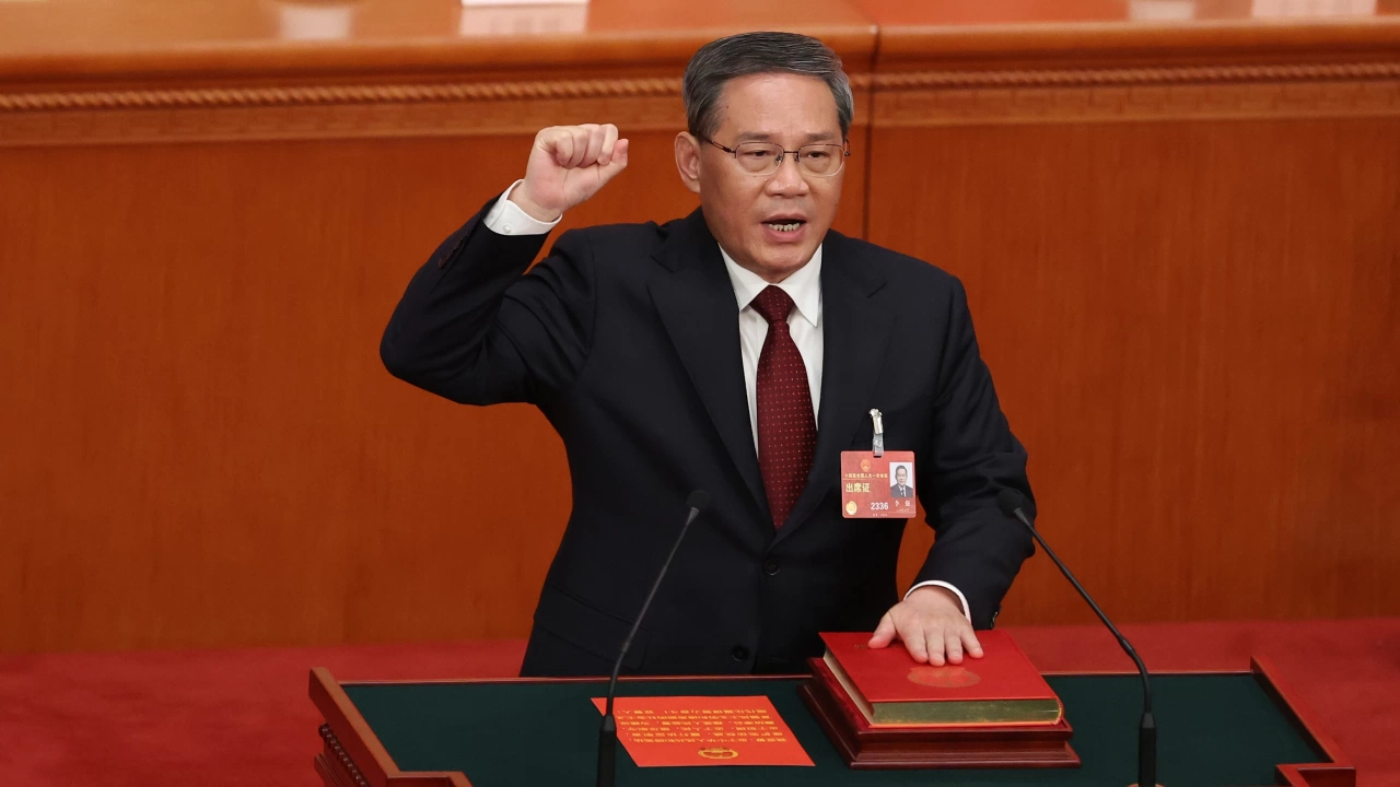 Китайският президент Си Дзинпин номинира днес 63 годишния Ли Цянза премиер Това стана