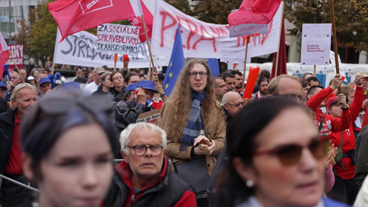 Хиляди хора протестираха днес в Прага срещу чешкото правителство и