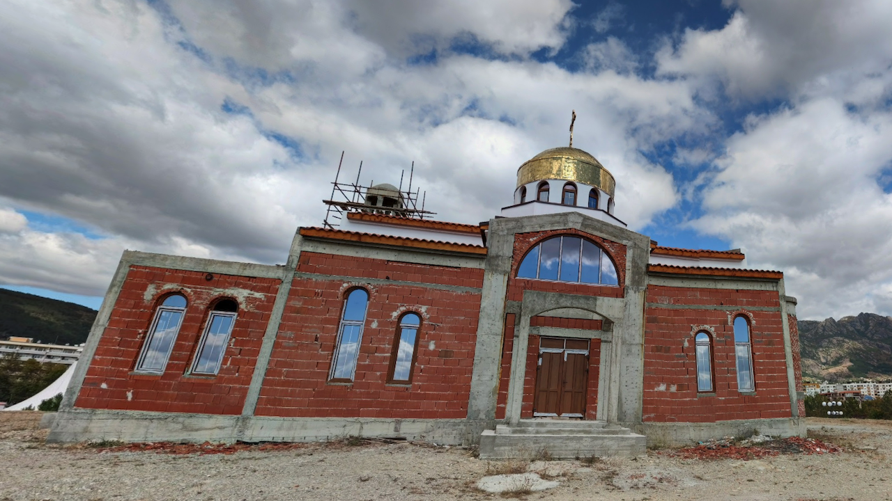 Дарители са откупили почти всички стенописи в новостроящия се храм „Света Петка“ в Сливен