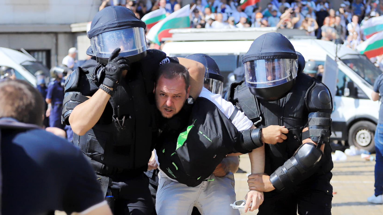 Борислав Сандов алармира: МВР незаконно търси глоби от протестиращите през 2020 г.